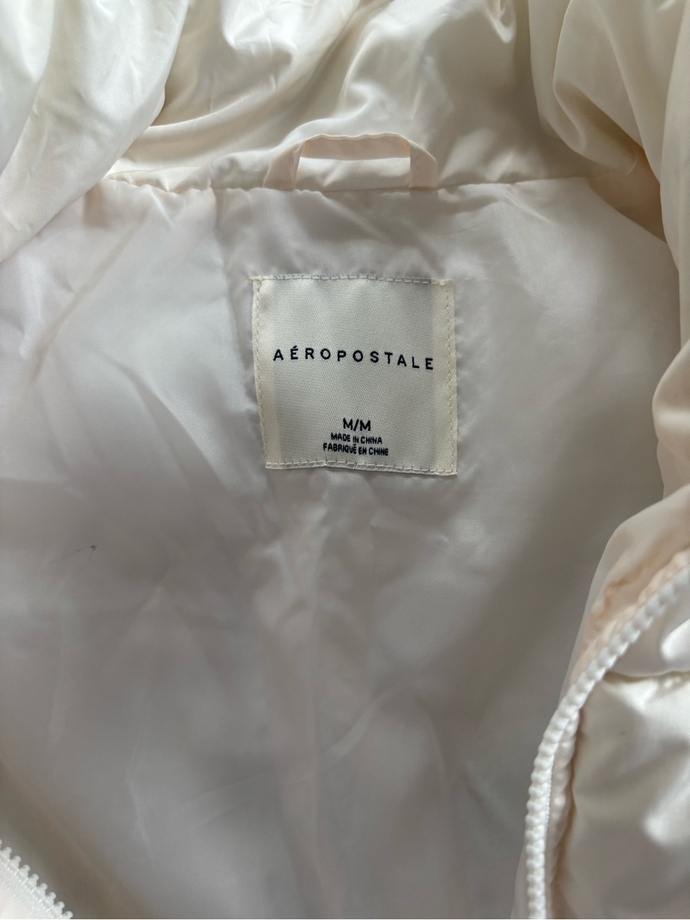 Size Medium Aeropostale white puffer vest - Picture 3 of 8